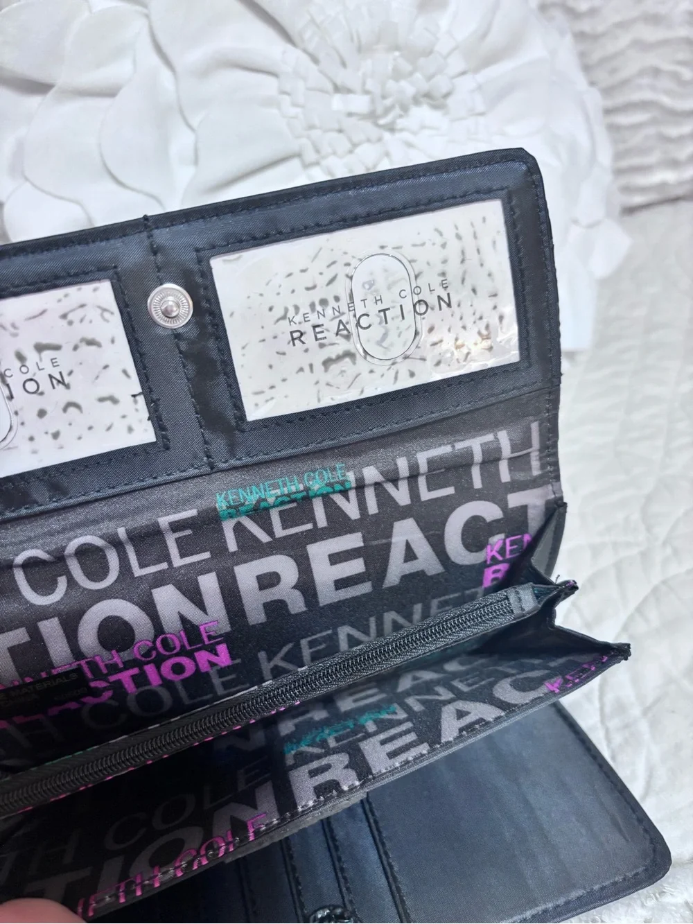 Kenneth Cole Reaction Black Croc Trifold Wallet NWT